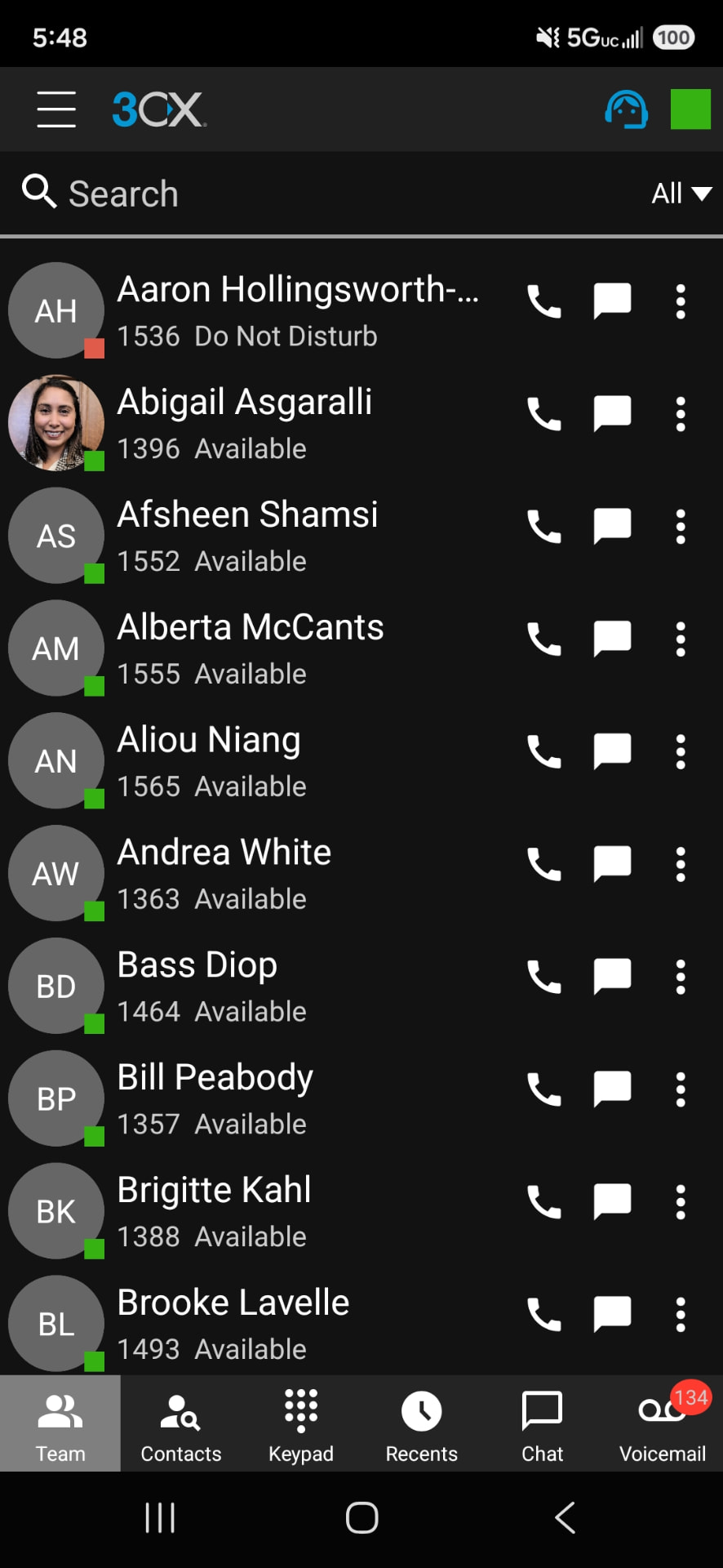 3CX Team view listing colleagues with their extensions and availability status indicators.
